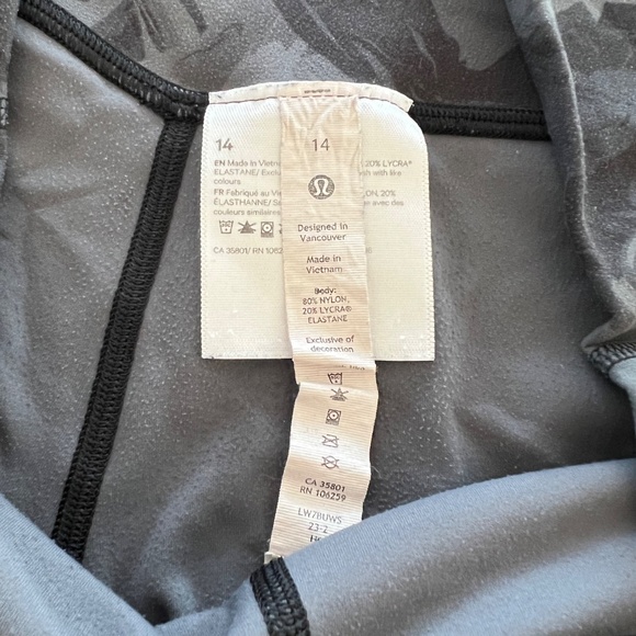 Lululemon Align Biker Shorts - Black and gray marble design Sz 14 - Picture 2 of 2